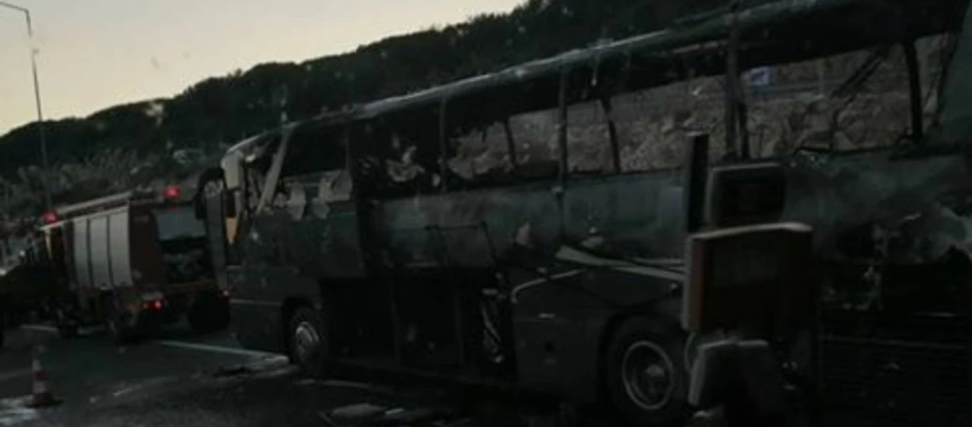 Τυλίχθηκε στις φλόγες ΚΤΕΛ με 39 επιβάτες - Πραγματοποιούσε το δρομολόγιο Αθήνα - Ιωάννινα